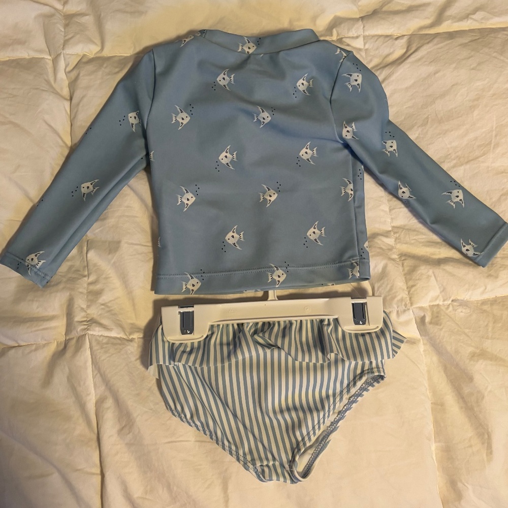 Long sleeved Two-piece Bathing suit - Picture 2 of 4